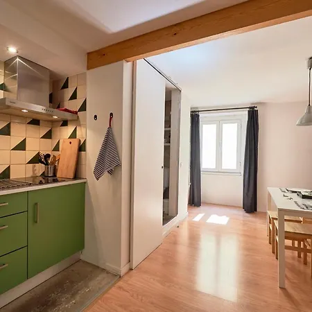 Meet | Your In | Centre *