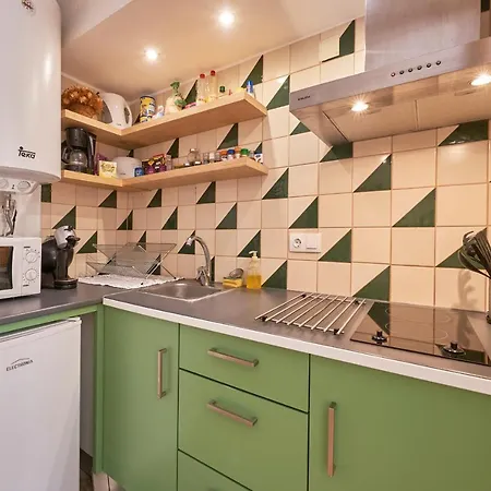 Meet | Your In | Centre Apartment